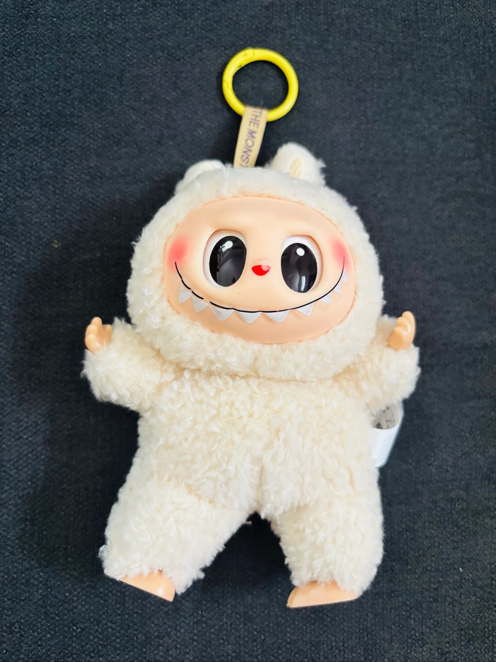Labubu beige neuf 